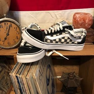 Vans woman’s primary checkerboard old skool 8.5